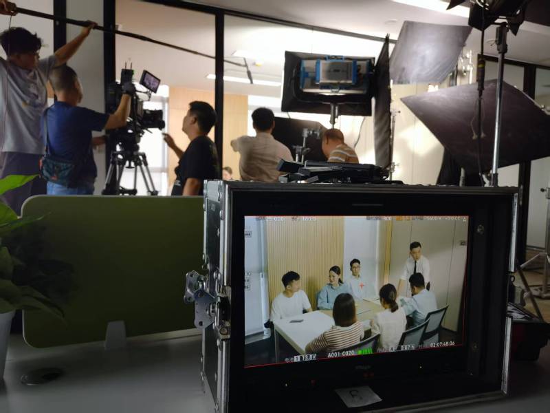 扎兰屯市TVC拍摄公司：科技产品视觉化大师，诠释未来感与功能美学